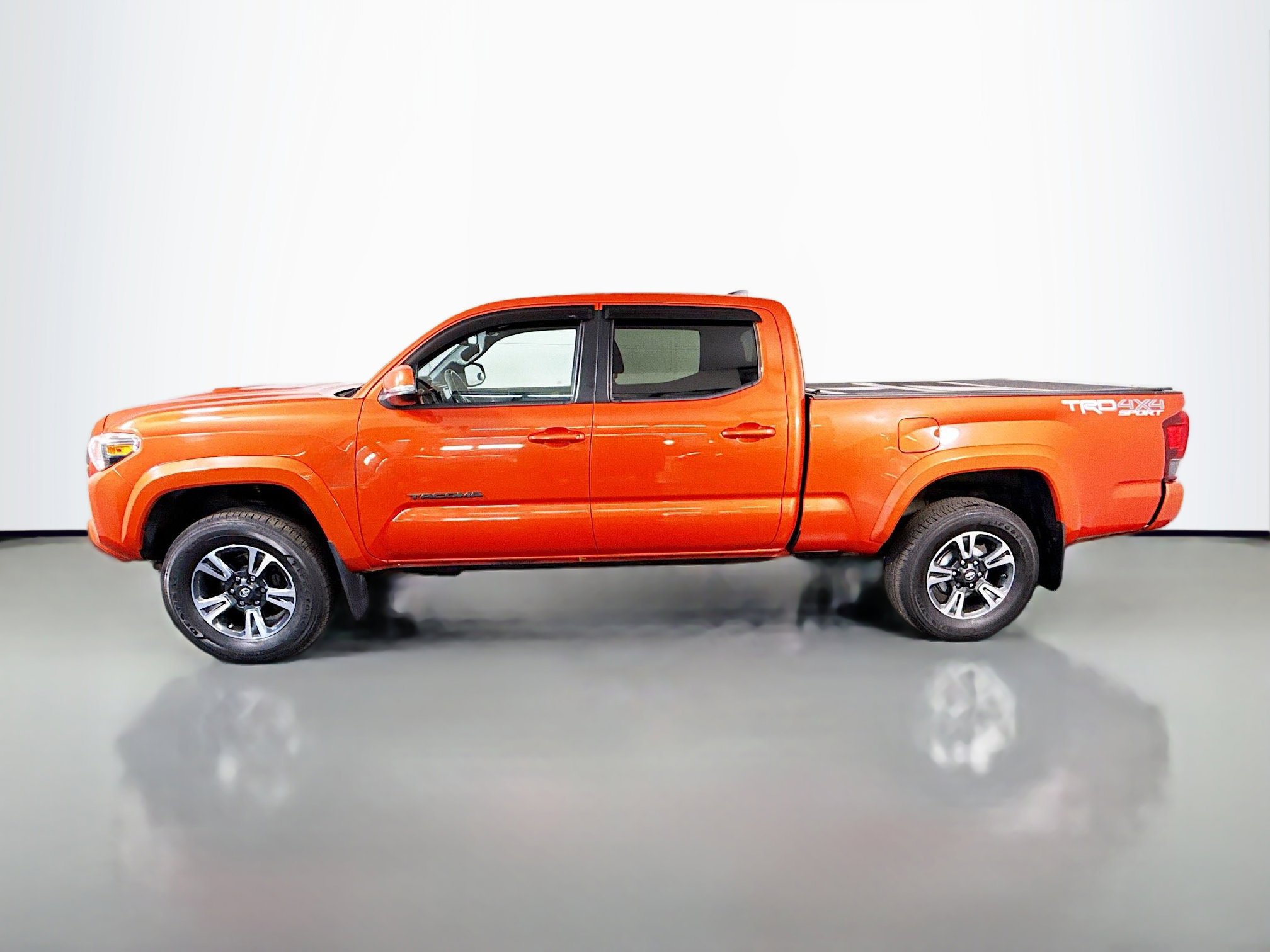Used 2018 Toyota Tacoma SR5 image 6