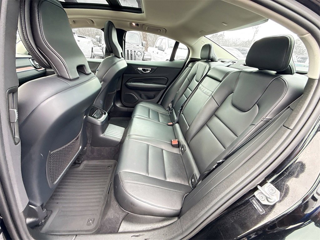 Used 2022 Volvo S60 T8 Inscription image 27