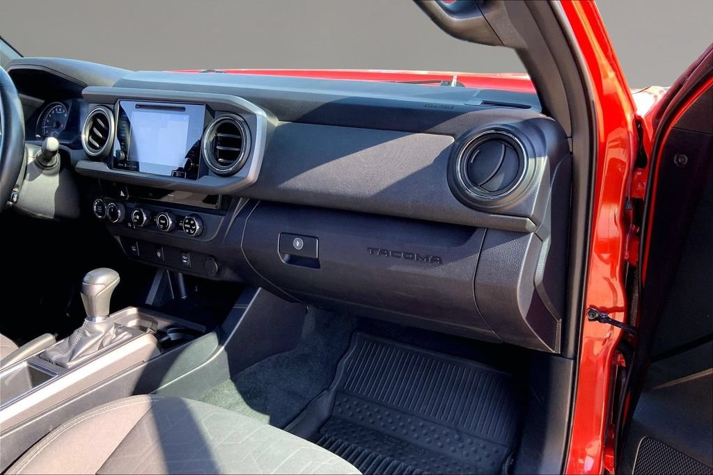 Used 2016 Toyota Tacoma TRD Off-Road w/ Towing Package AWD/4WD image 17