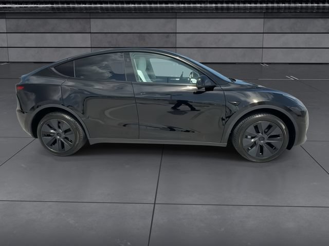 Used 2025 Tesla Model Y Long Range AWD/4WD image 9