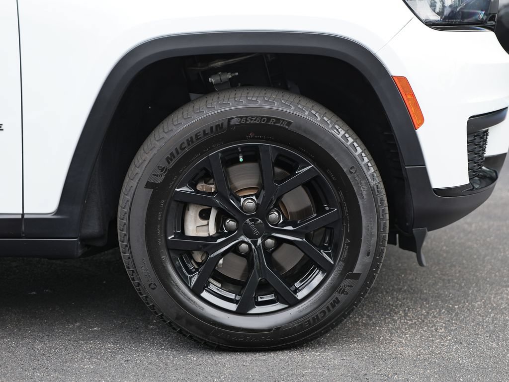 Used 2024 Jeep Grand Cherokee L Altitude AWD/4WD image 5