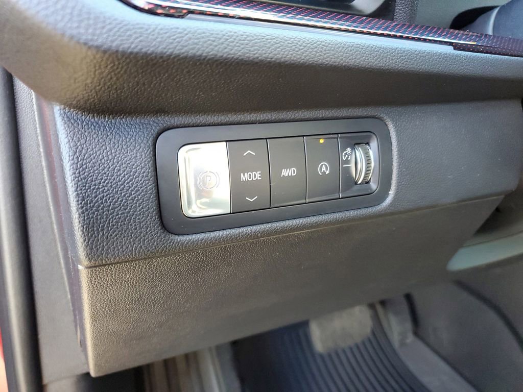 Used 2025 Chevrolet Traverse RS w/ LPO, Floor Liner Package image 9