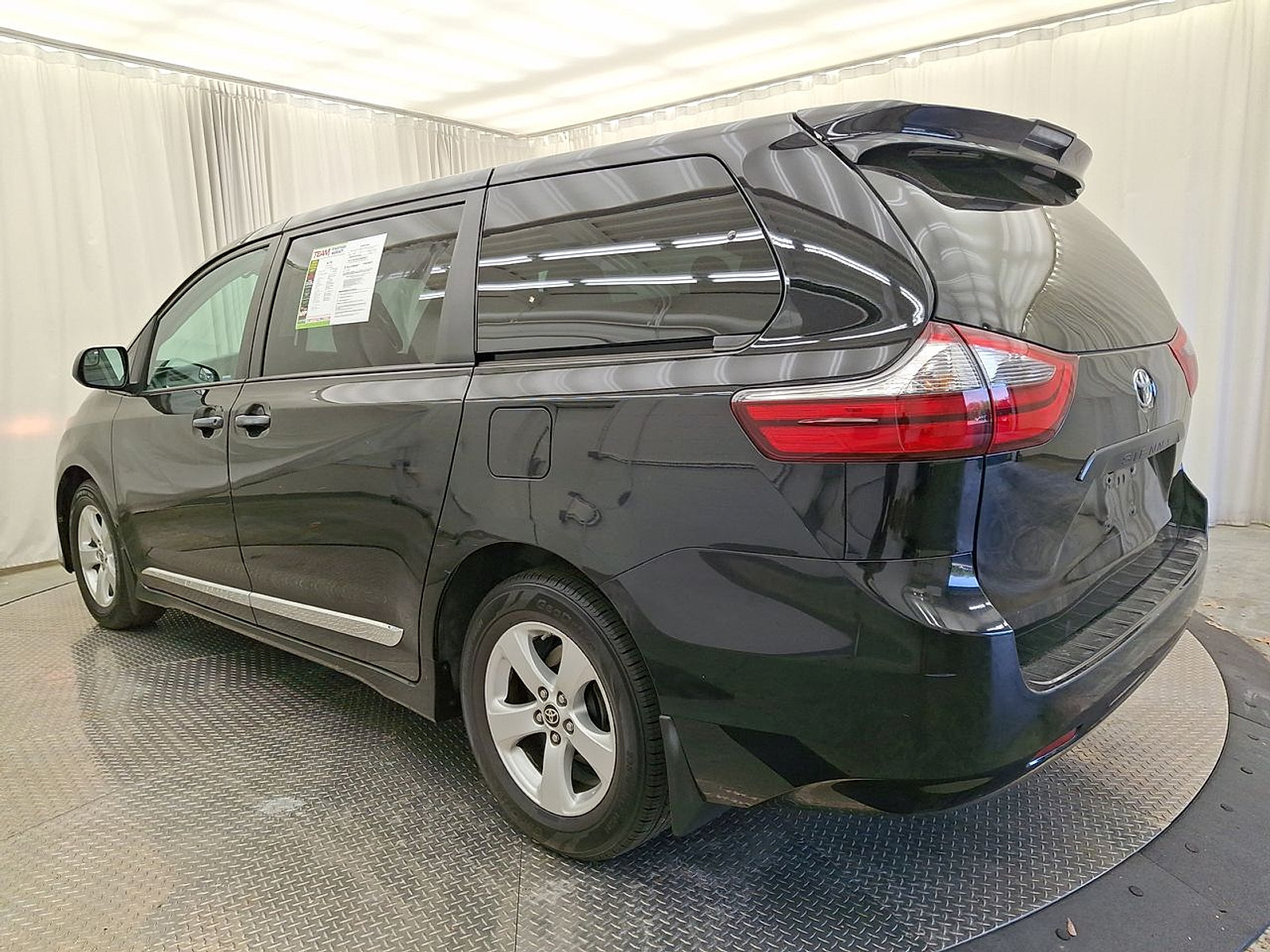 Used 2020 Toyota Sienna L FWD image 21