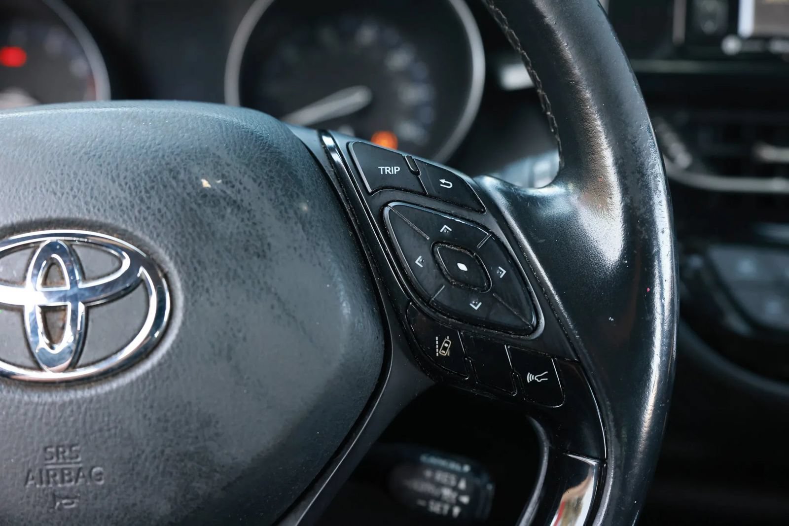 Used 2018 Toyota C-HR XLE FWD image 28