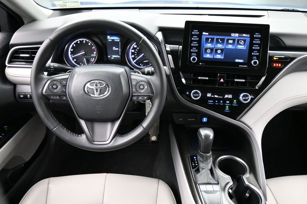 Used 2023 Toyota Camry SE FWD image 5