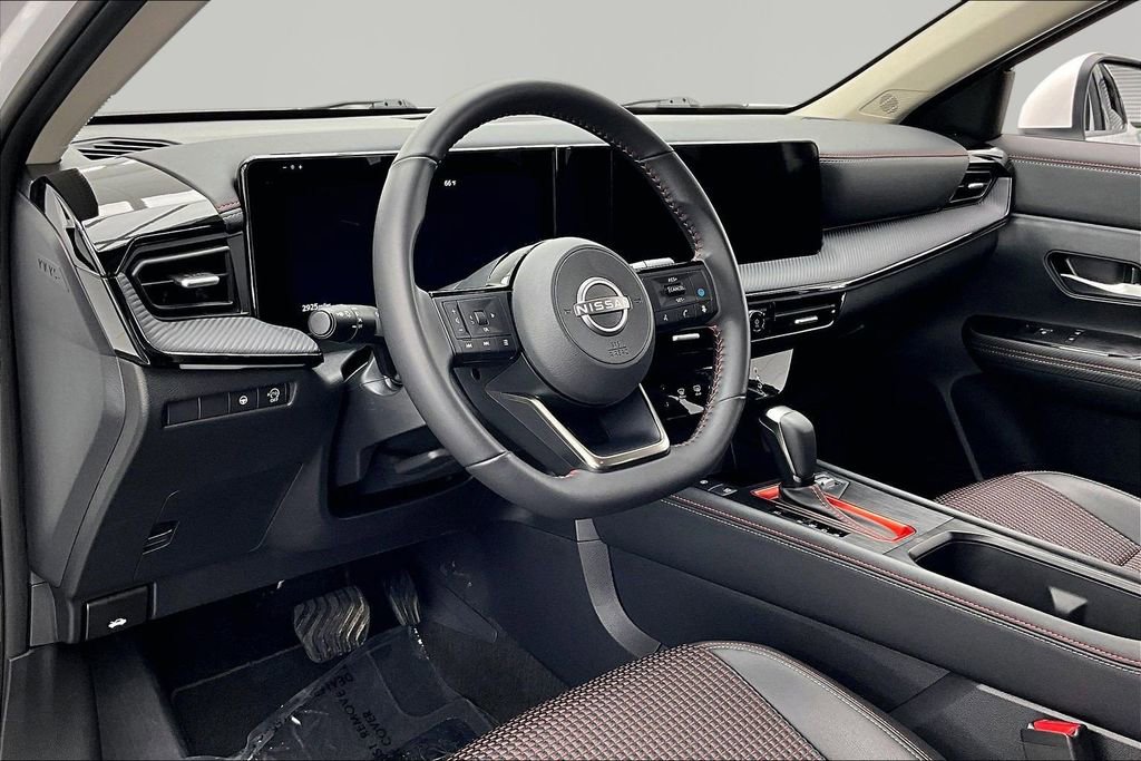 Used 2025 Nissan Kicks SR FWD image 14