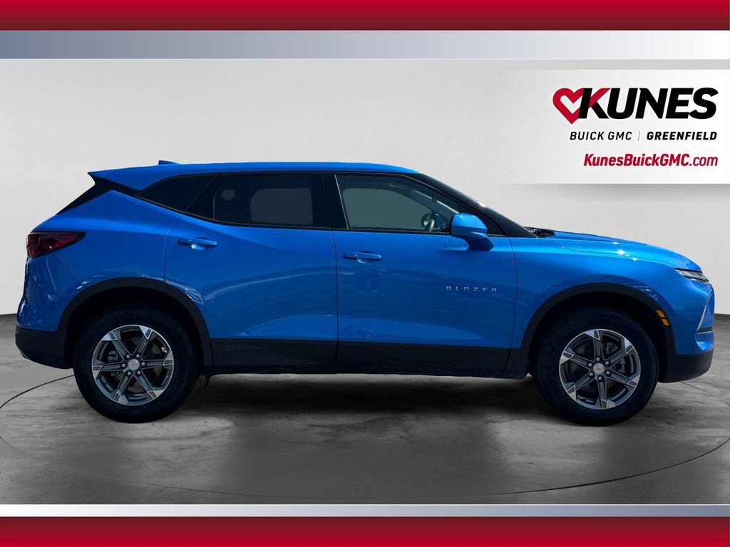 Used 2025 Chevrolet Blazer LT FWD image 12