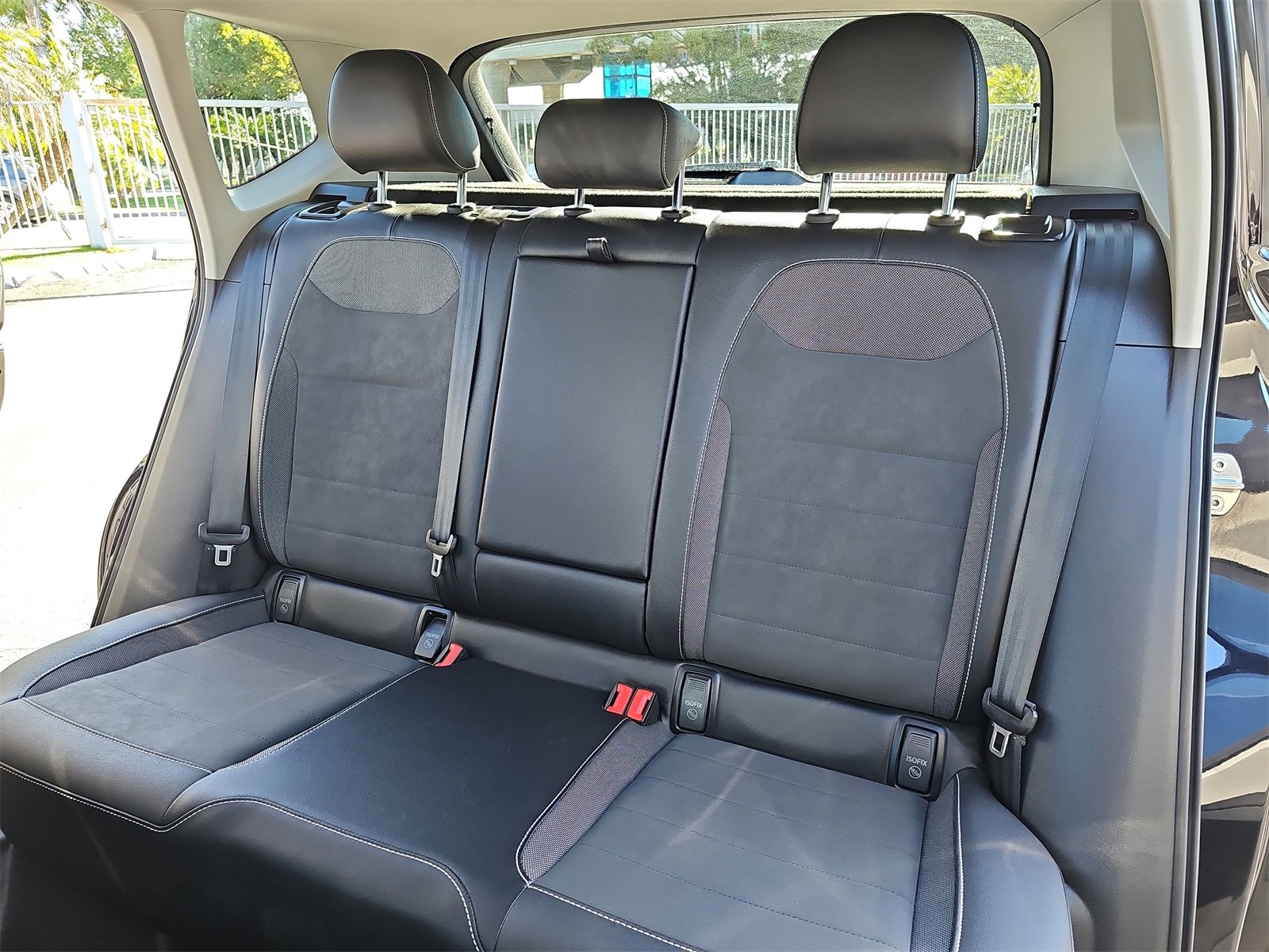 Used 2023 Volkswagen Taos SE w/ Panoramic Sunroof Package image 13