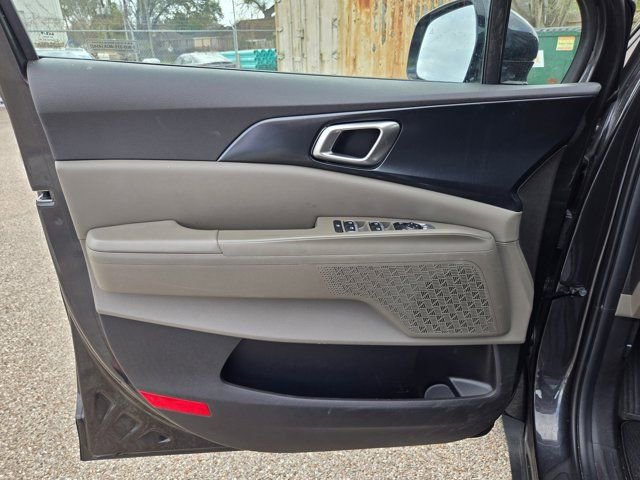 Used 2025 Kia Carnival image 13