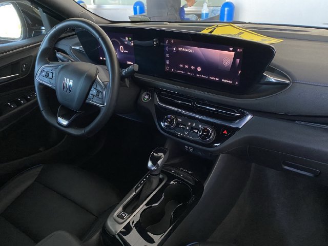 Used 2025 Buick Envista Sport Touring w/ Convenience II Package FWD image 11