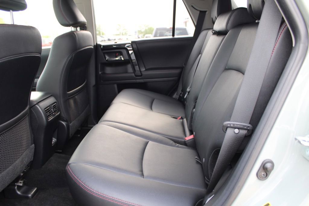 Used 2022 Toyota 4Runner TRD Off-Road Premium w/ Moonroof Package AWD/4WD image 25