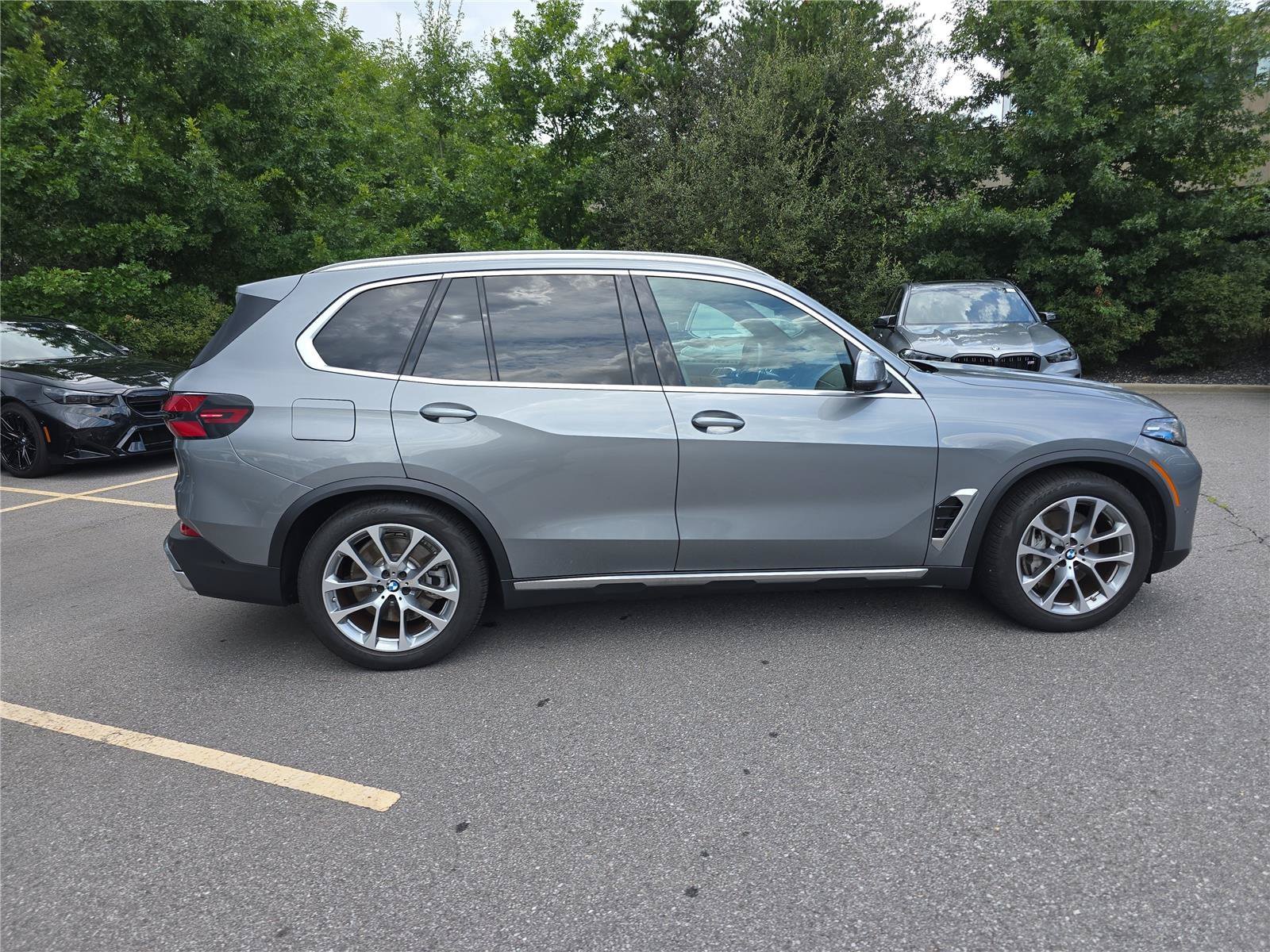Used 2026 BMW X5 xDrive50e AWD/4WD image 2
