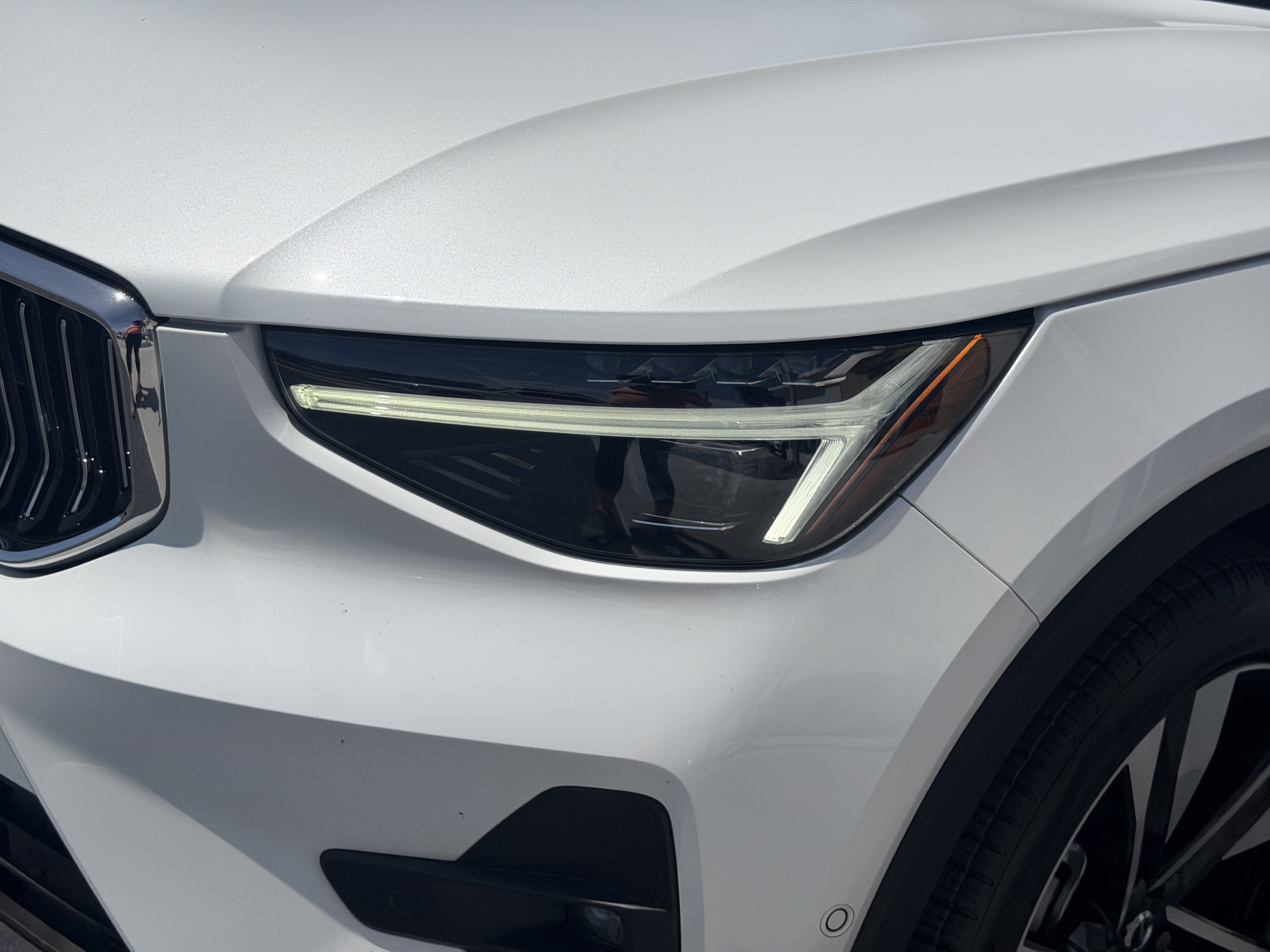 Certified 2023 Volvo XC40 B5 Ultimate w/ Protection Package Premier AWD/4WD image 8