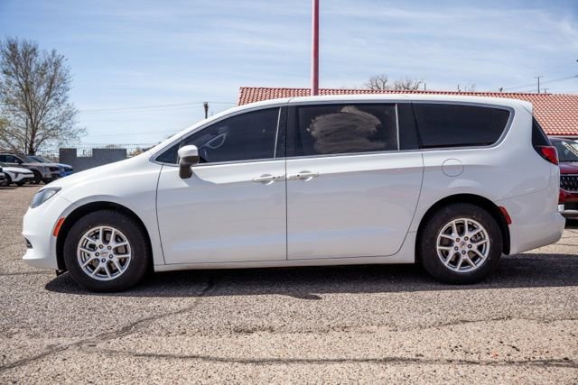 Used 2022 Chrysler Voyager LX FWD image 9