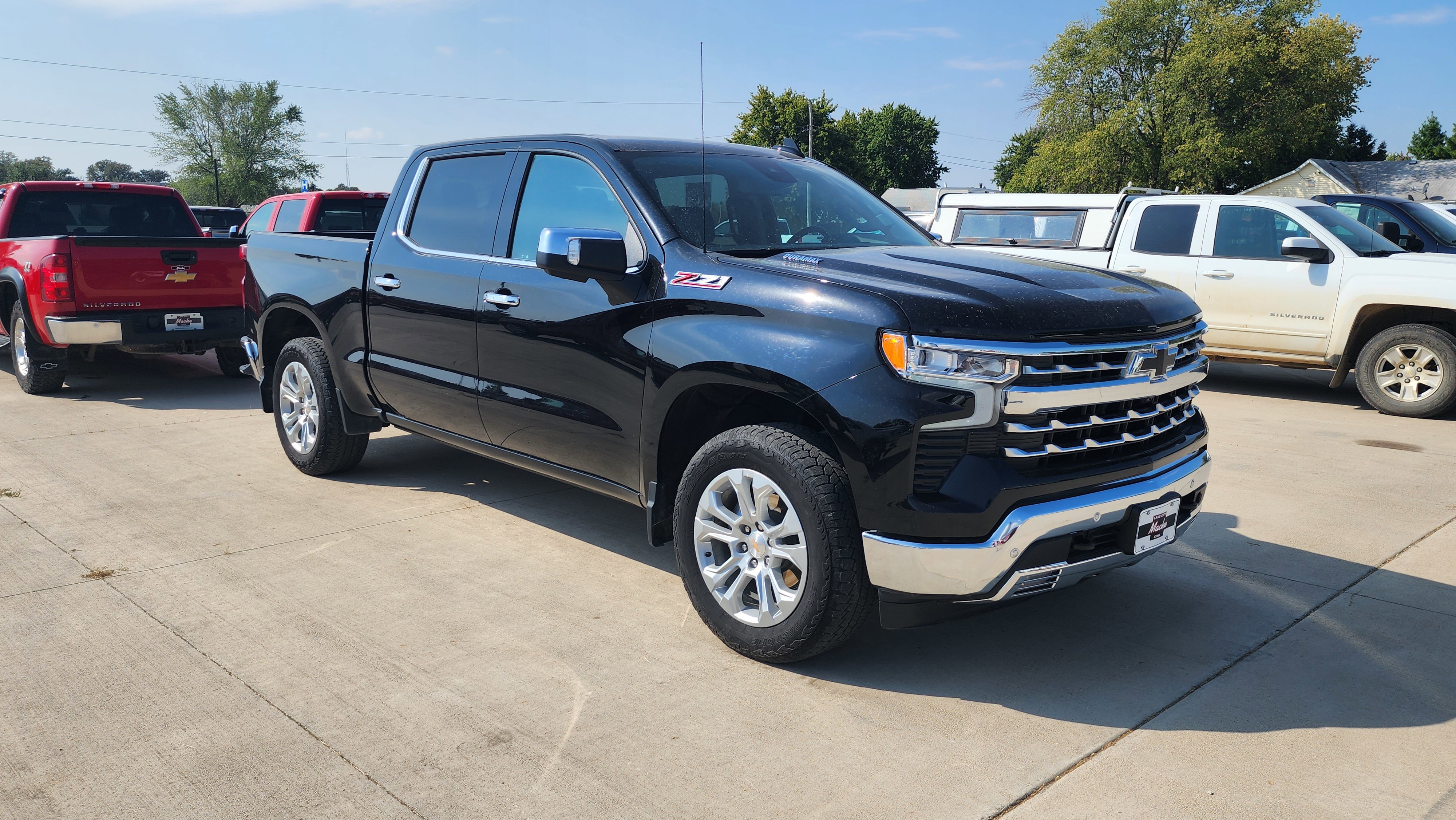 Used 2025 Chevrolet Silverado 1500 LTZ w/ Z71 Off-Road Package image 3