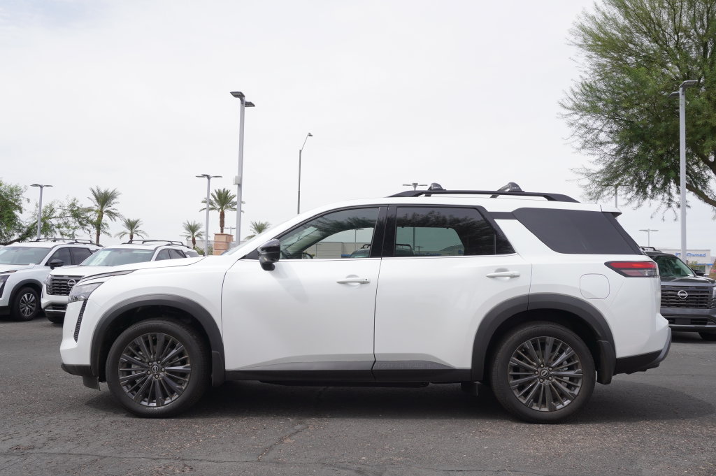 New 2026 Nissan Pathfinder SL w/ SL Premium Package AWD/4WD image 2