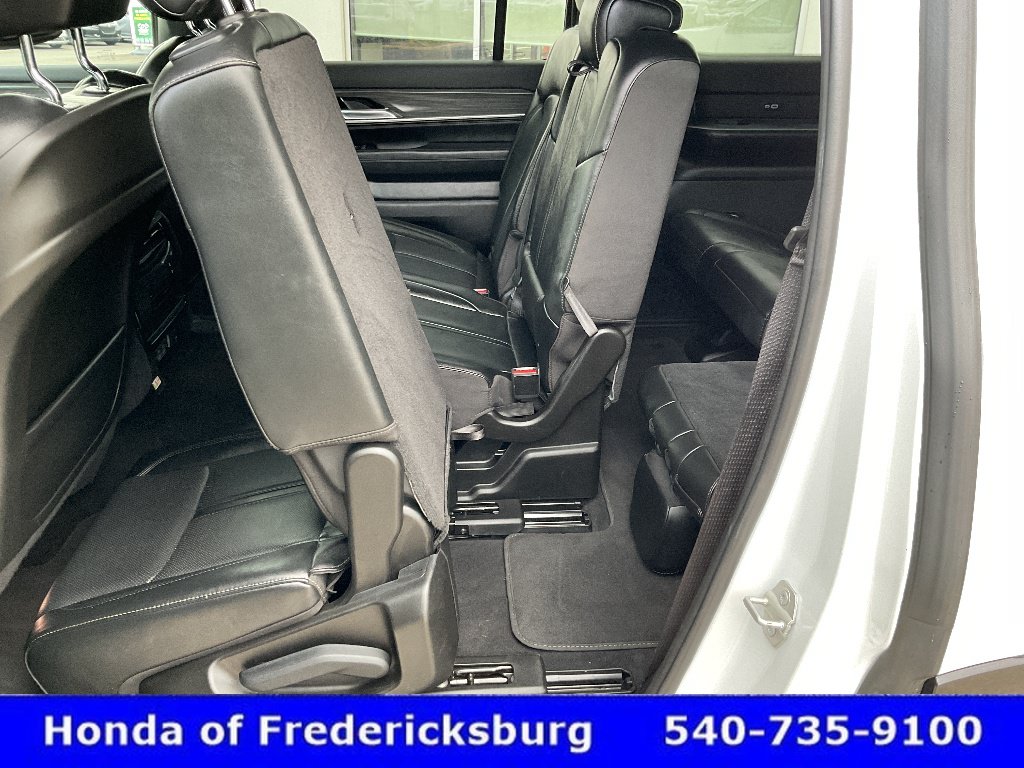 Used 2024 Jeep Wagoneer Series II w/ Flexible Seating Group AWD/4WD image 30