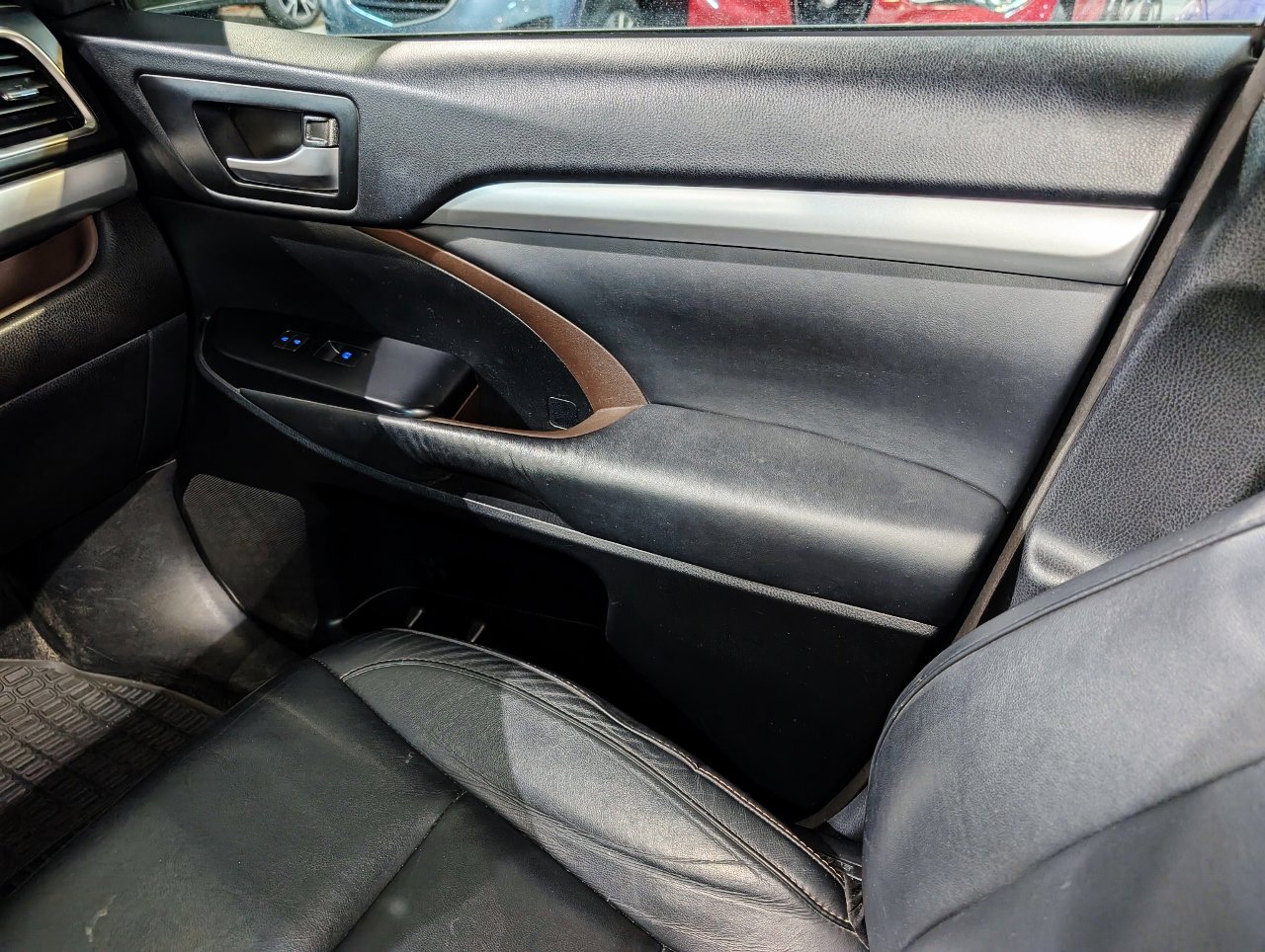 Used 2015 Toyota Highlander XLE image 40