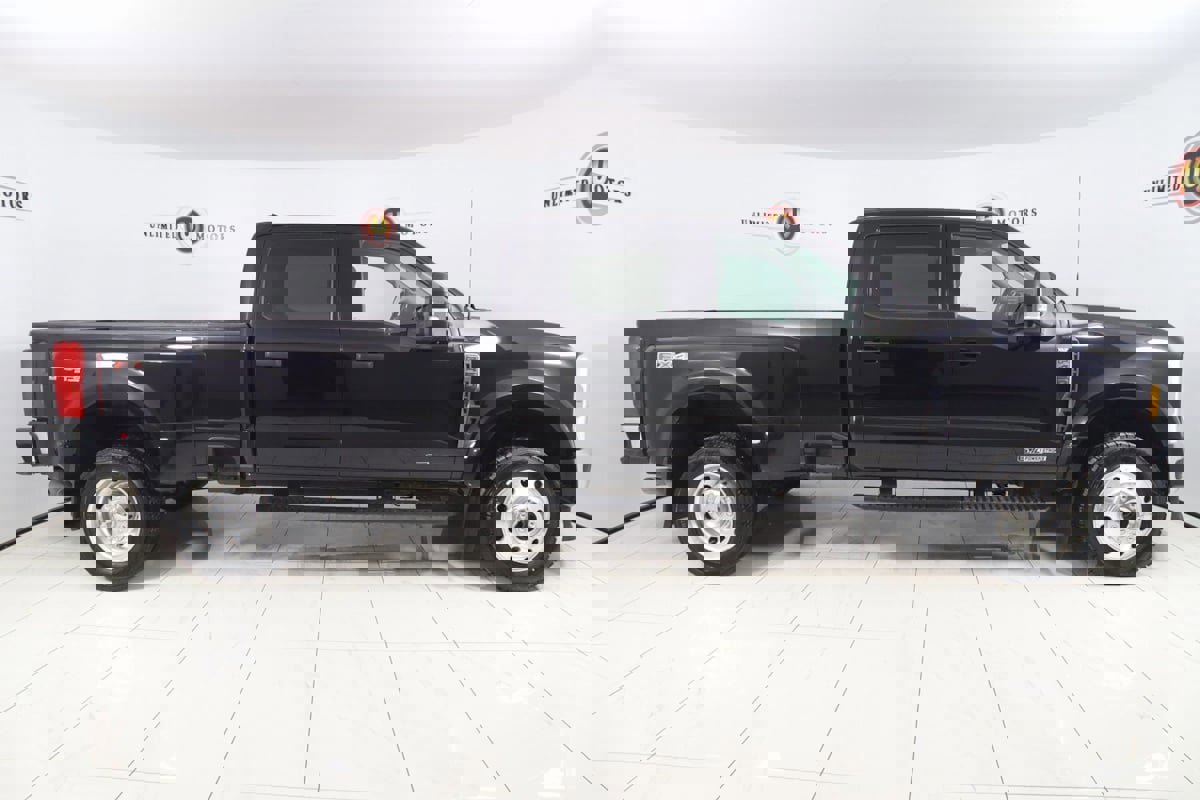 Used 2023 Ford F450 XLT w/ FX4 Off-Road Package image 2