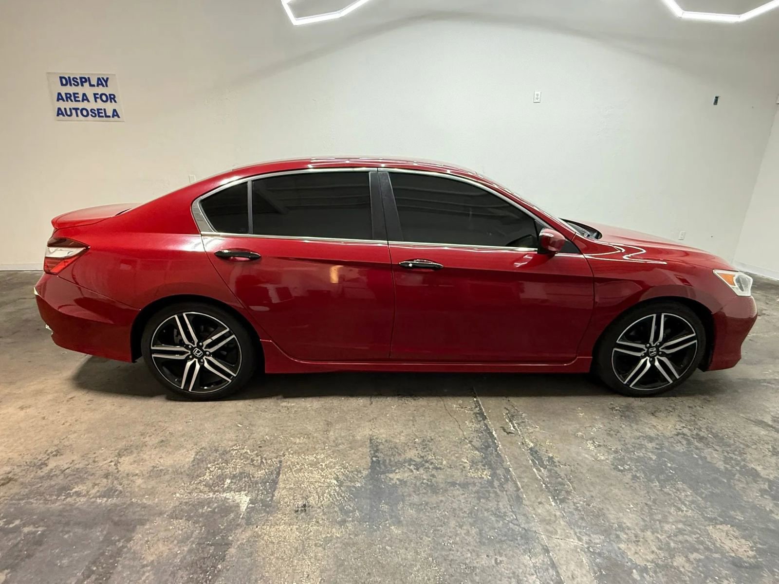 Used 2017 Honda Accord Sport image 11