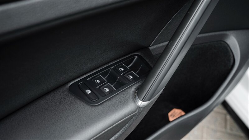 Used 2019 Volkswagen Golf R 4-Door AWD/4WD image 23