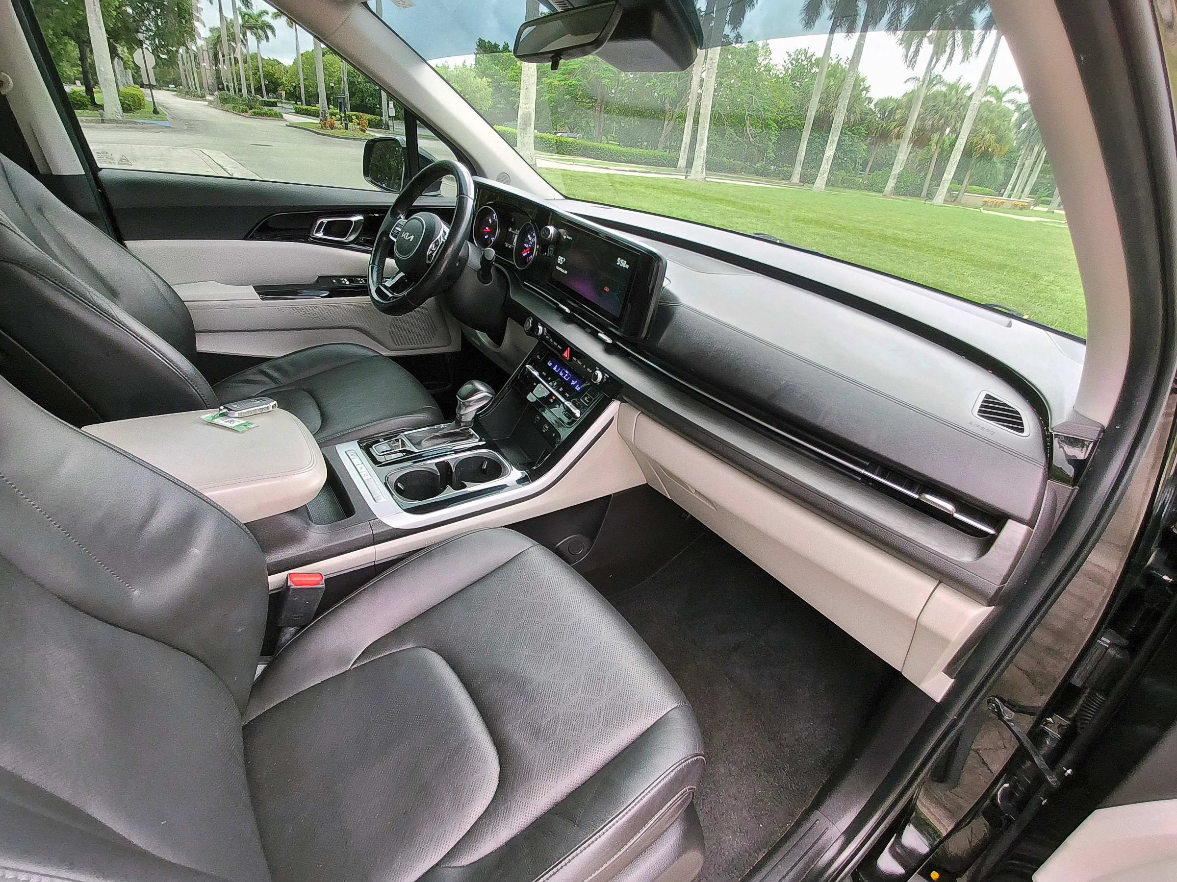 Used 2022 Kia Carnival EX FWD image 44