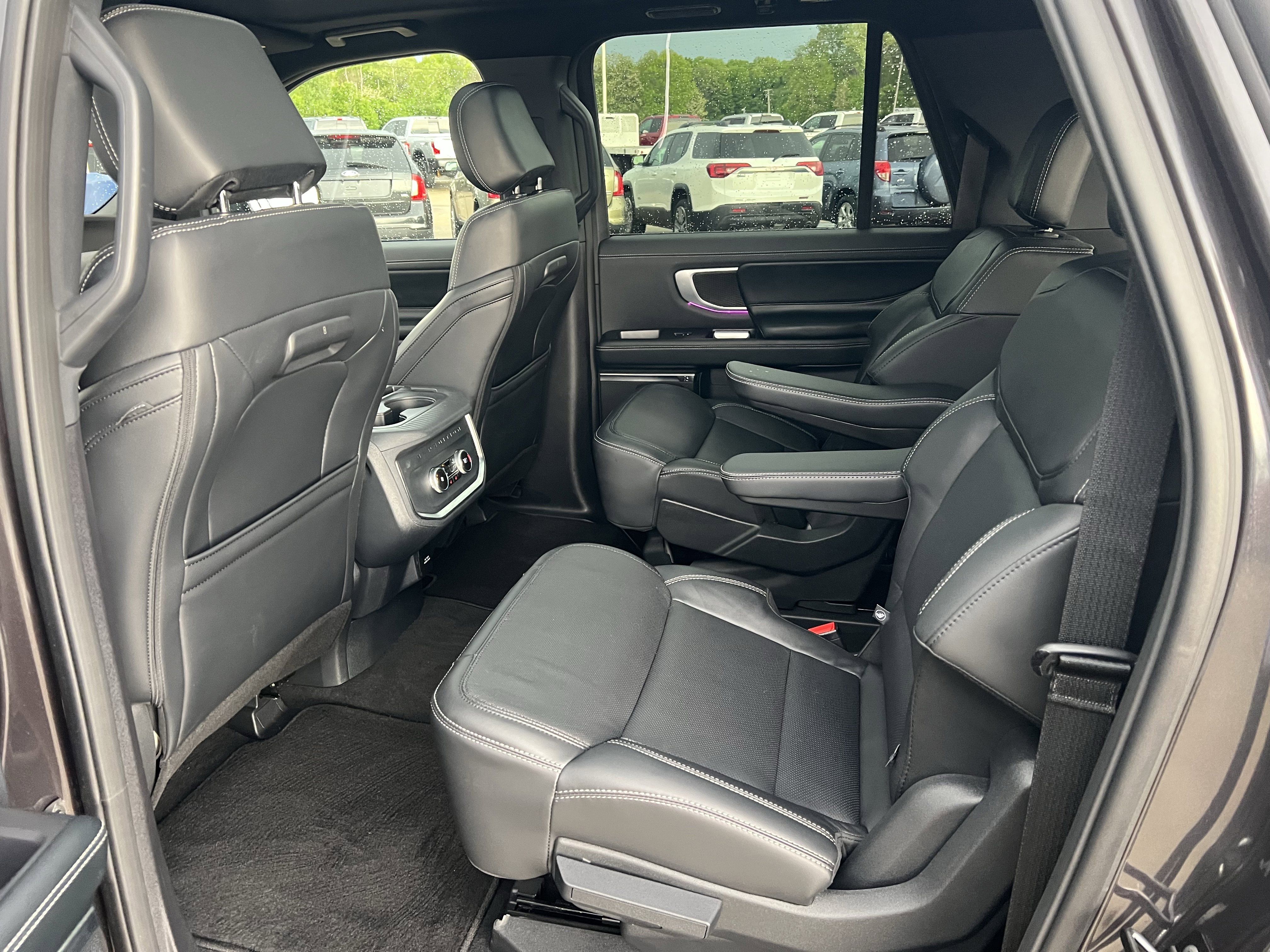 Used 2025 Ford Expedition Max Platinum w/ Stealth Appearance Package AWD/4WD image 18