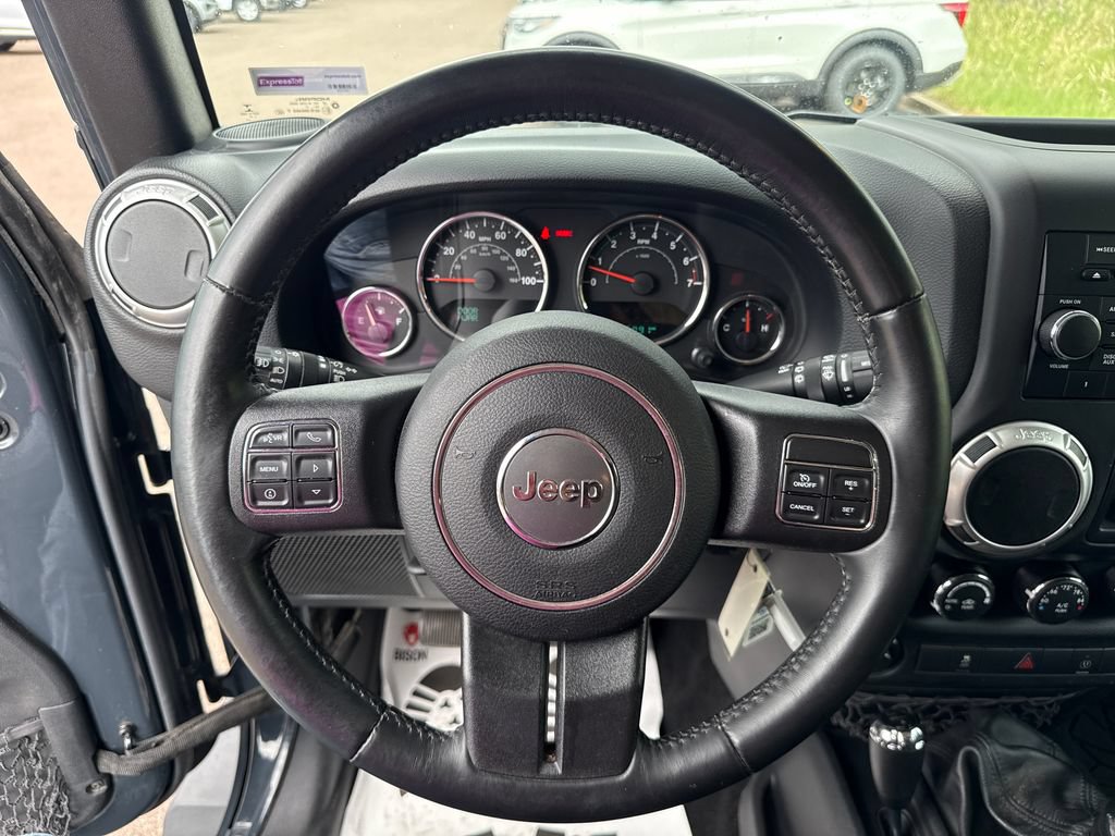 Used 2016 Jeep Wrangler Unlimited Sahara w/ Connectivity Group AWD/4WD image 15