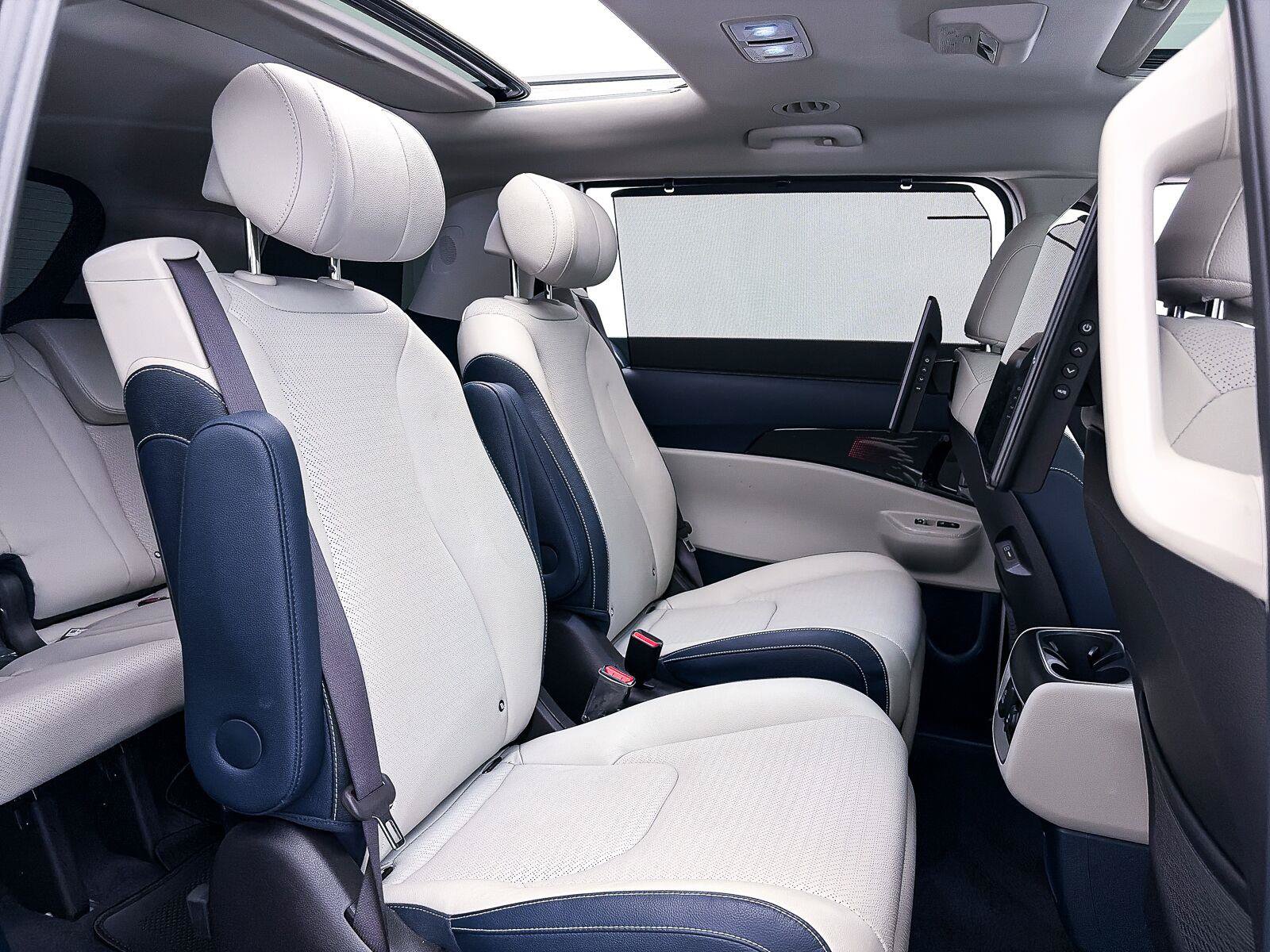 Used 2025 Kia Carnival SX Prestige FWD image 46