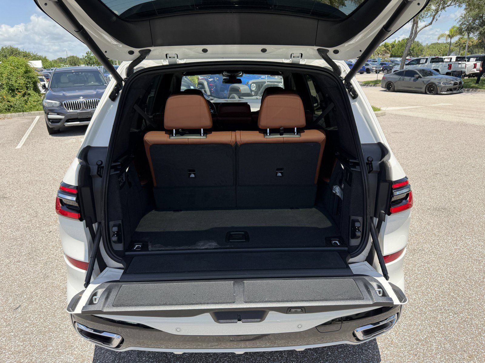 Certified 2023 BMW X7 xDrive40i w/ M Sport Package AWD/4WD image 12