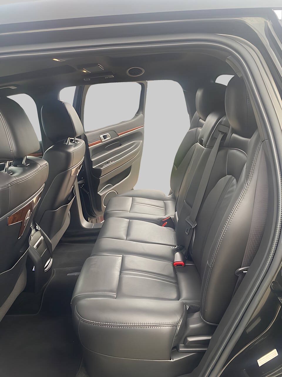 Used 2015 Lincoln MKT AWD image 11