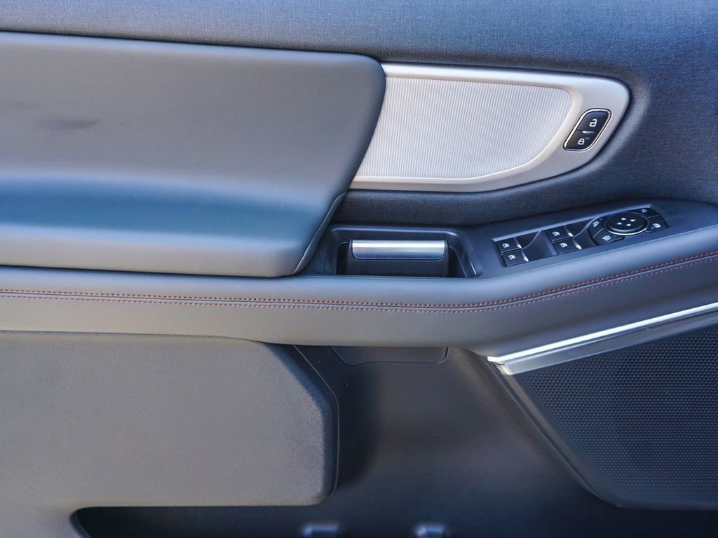 New 2025 Ford Expedition Active image 18