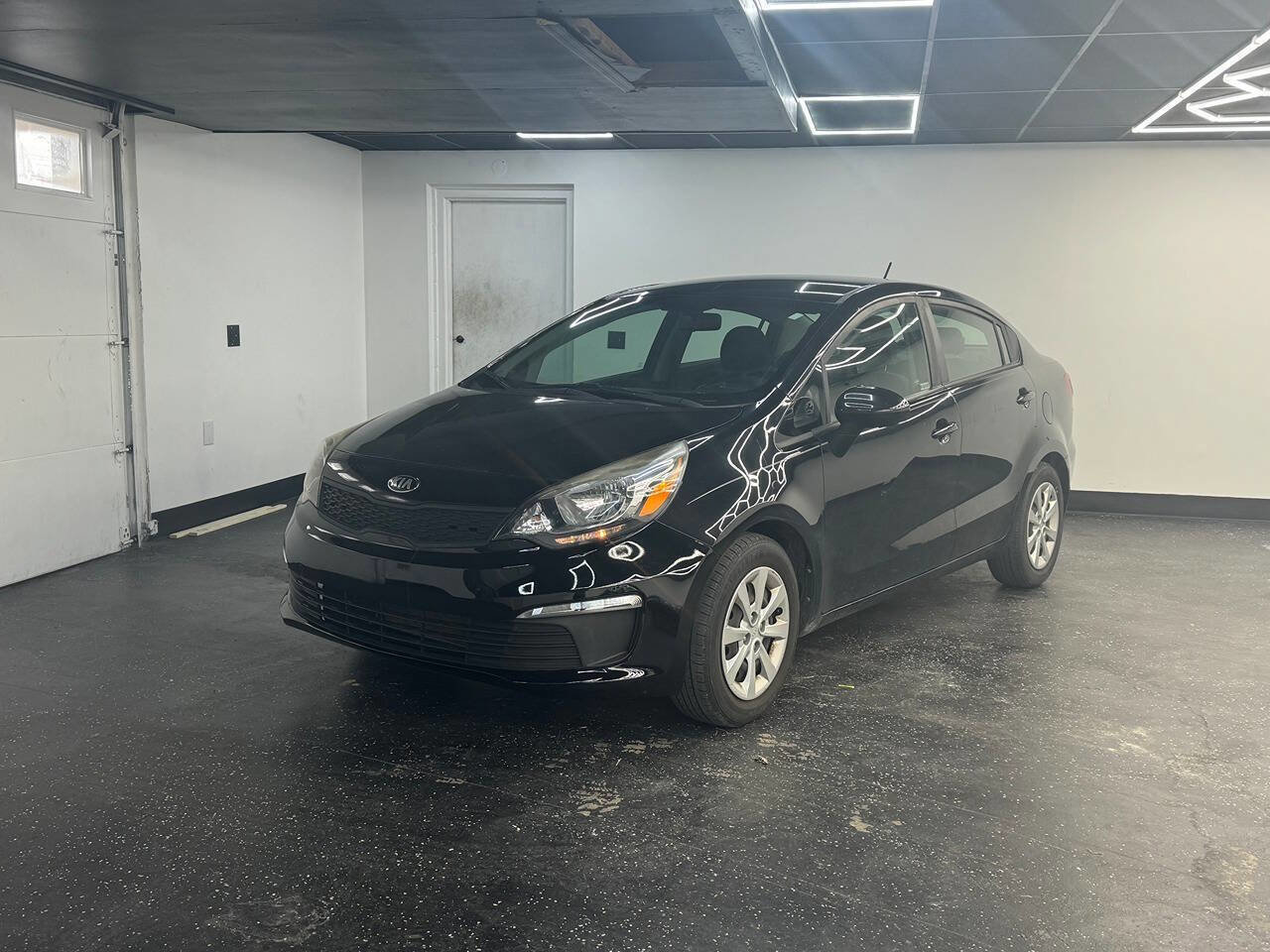Used 2017 Kia Rio LX image 1