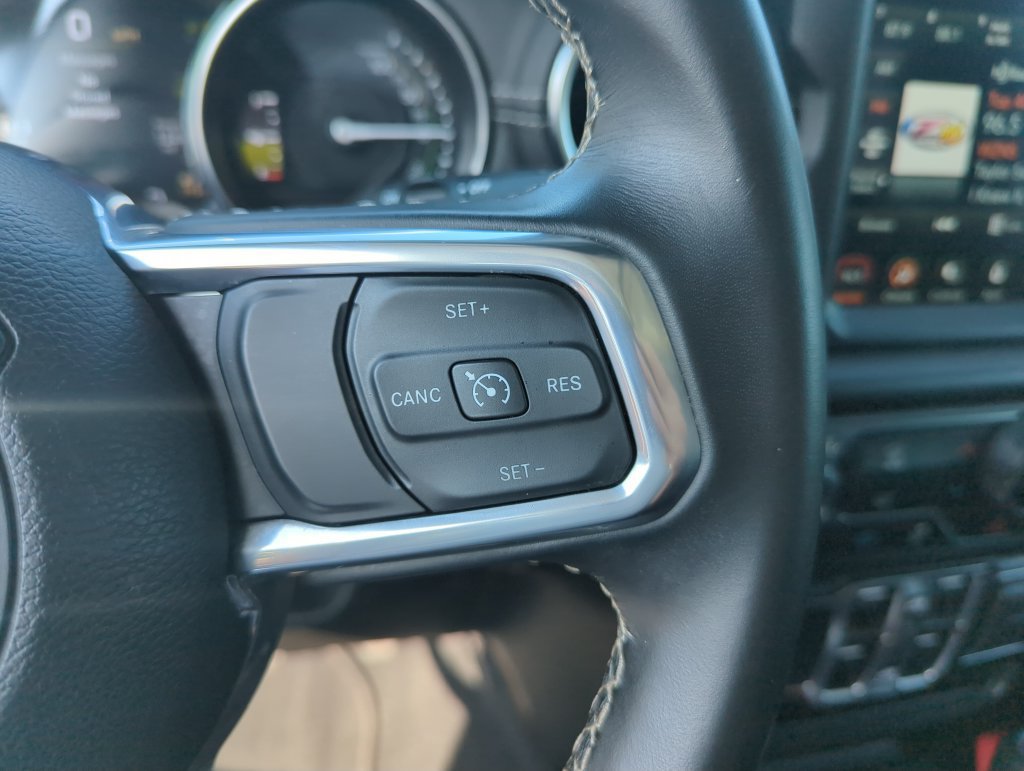 Used 2022 Jeep Wrangler Unlimited Sahara AWD/4WD image 22