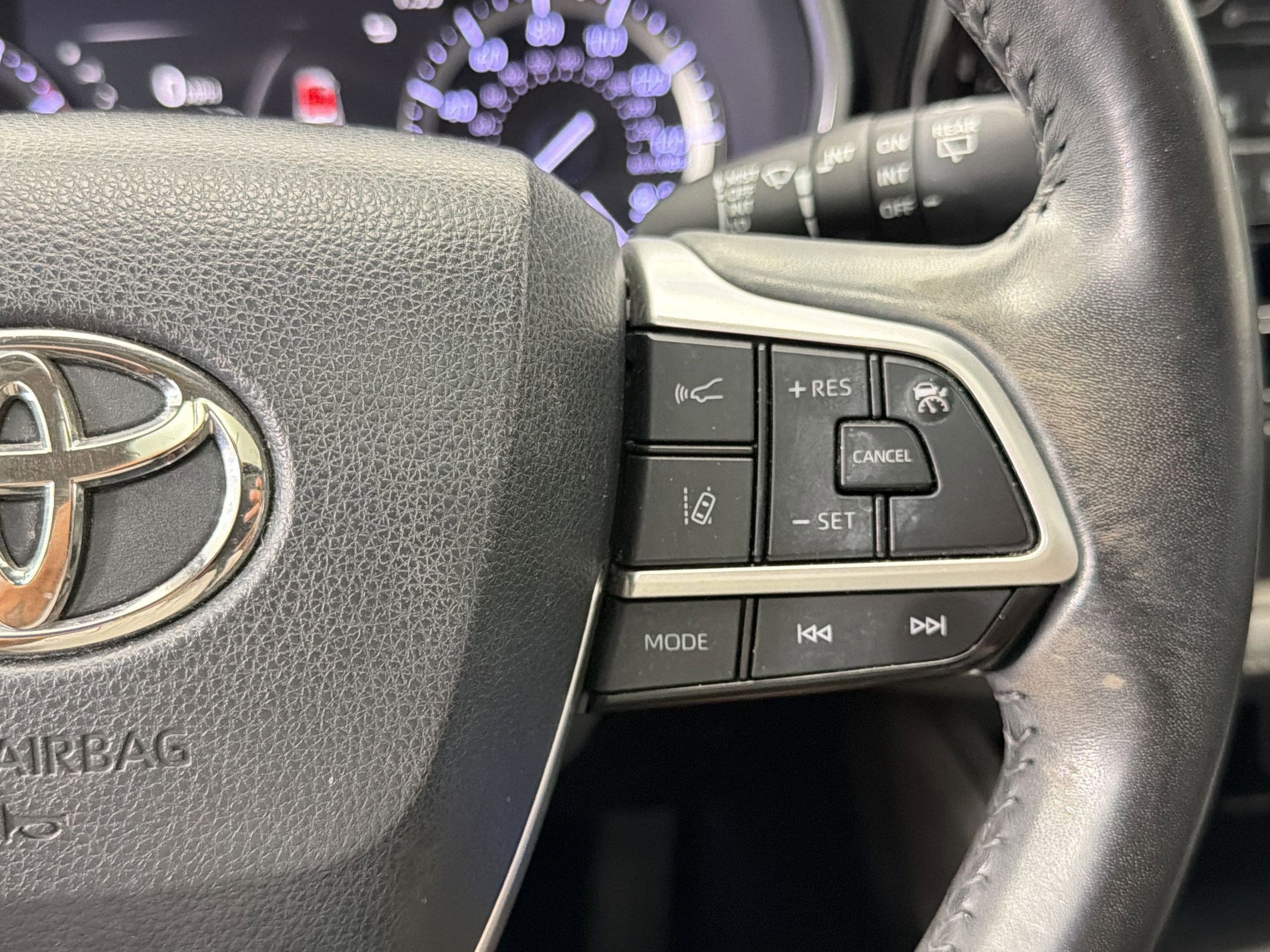 Used 2022 Toyota Highlander XLE FWD image 28