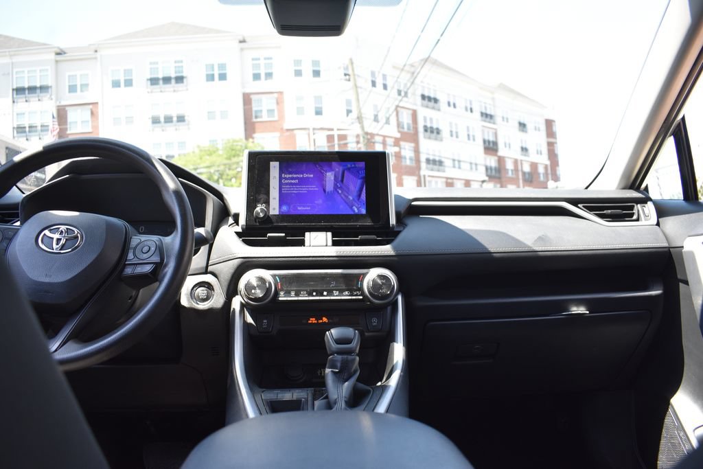 Used 2025 Toyota RAV4 XLE FWD image 30