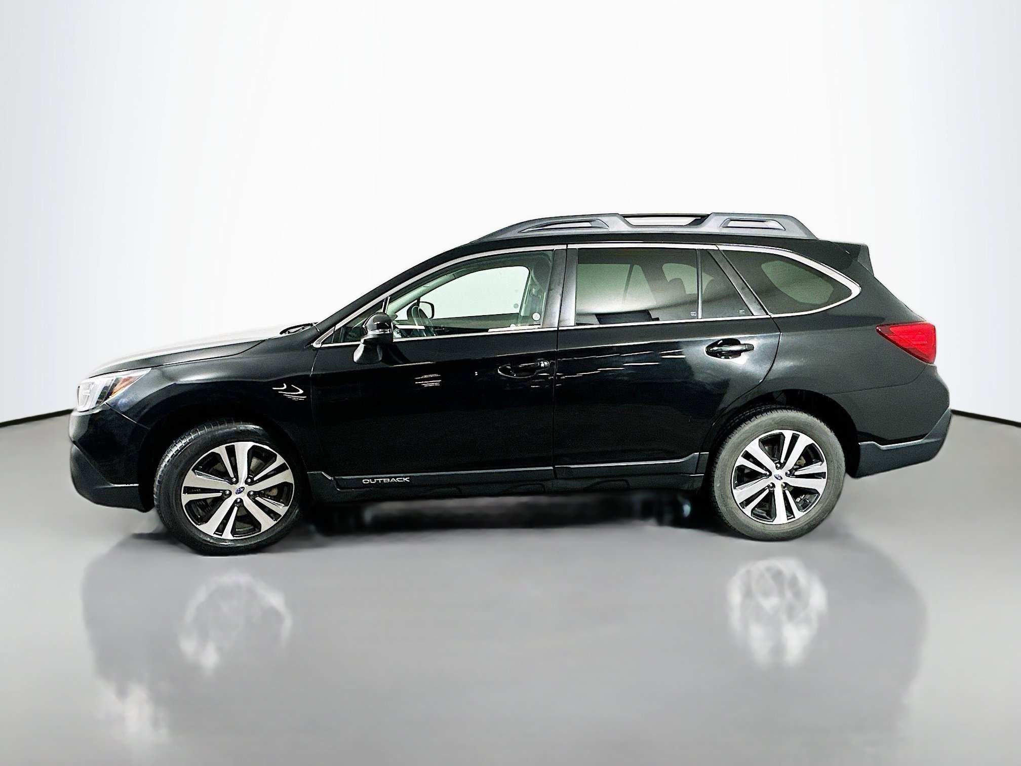 Used 2019 Subaru Outback 3.6R Limited image 4