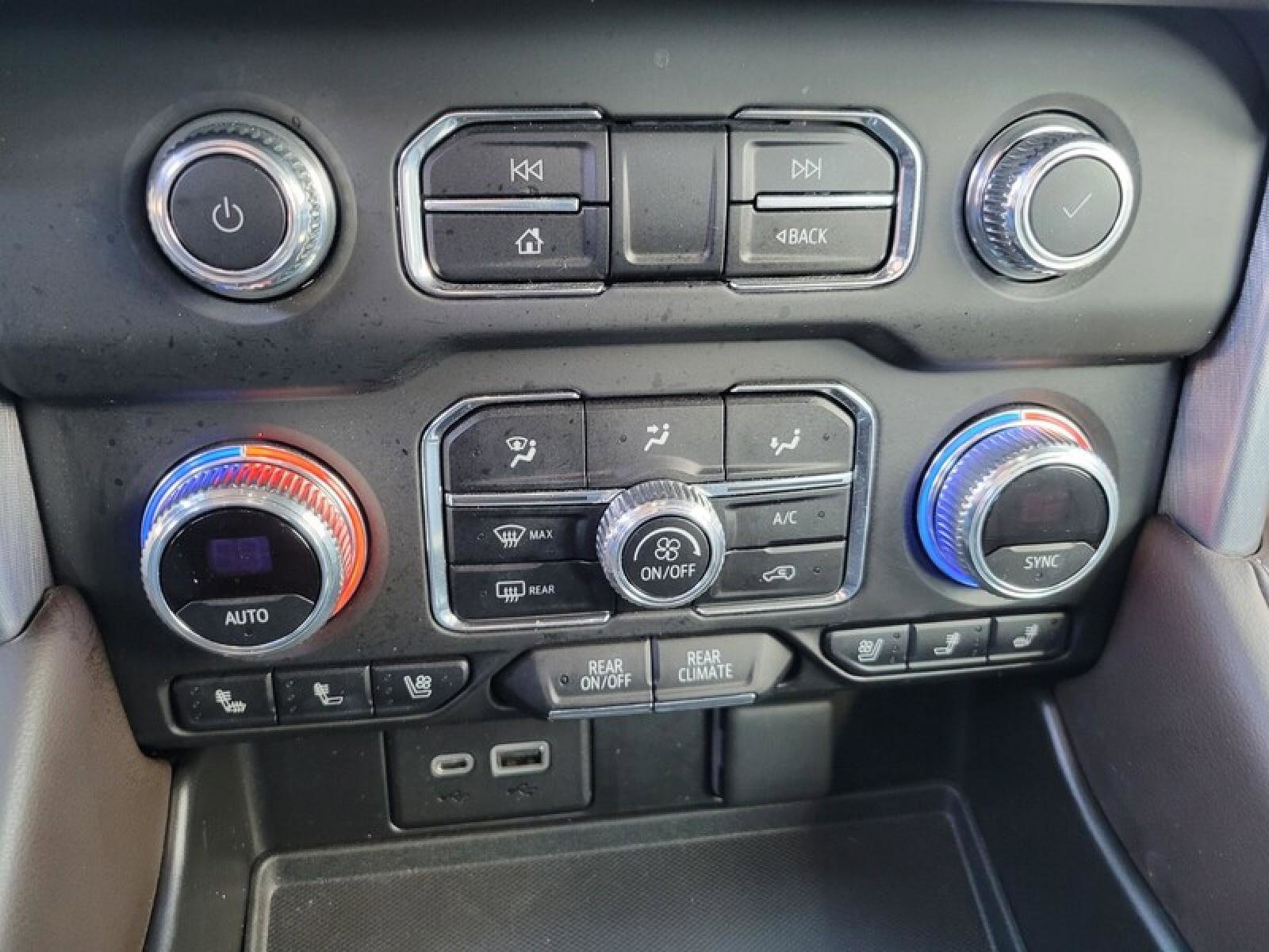 Used 2022 GMC Yukon XL SLT w/ SLT Premium Package image 17