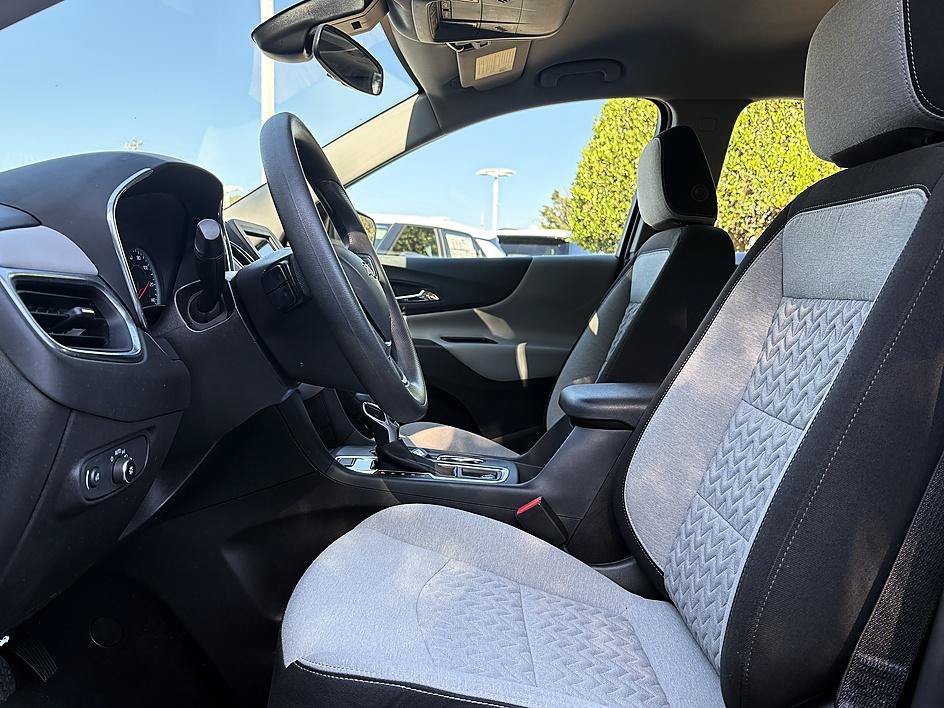 Used 2023 Chevrolet Equinox LS w/ Driver Confidence II Package AWD/4WD image 9