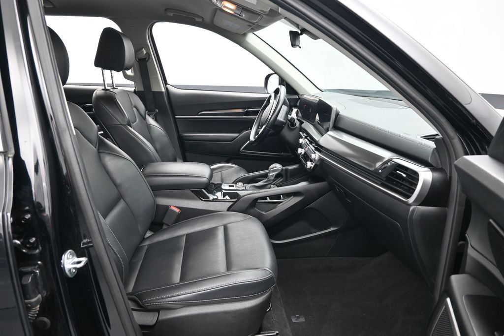Used 2024 Kia Telluride LX FWD image 35