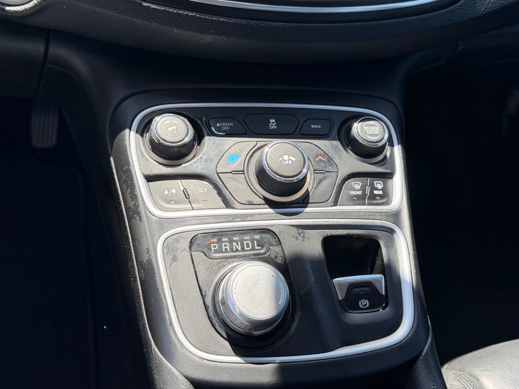 Used 2016 Chrysler 200 Limited FWD image 23