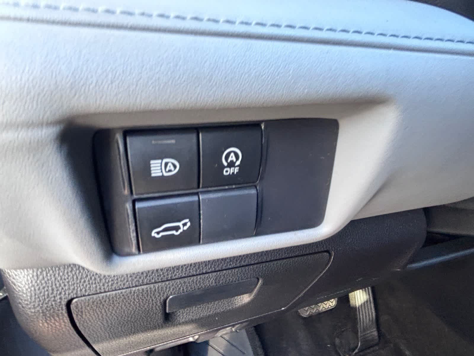 Used 2023 Toyota Highlander XLE FWD image 15