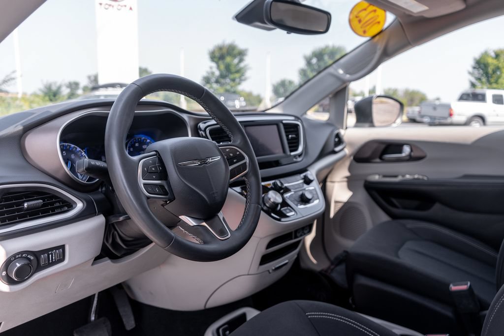 Used 2023 Chrysler Voyager LX FWD image 21
