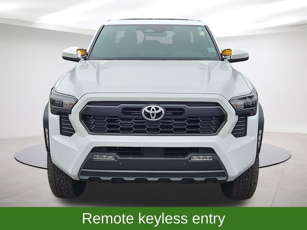 Used 2025 Toyota Tacoma TRD Off-Road image 2