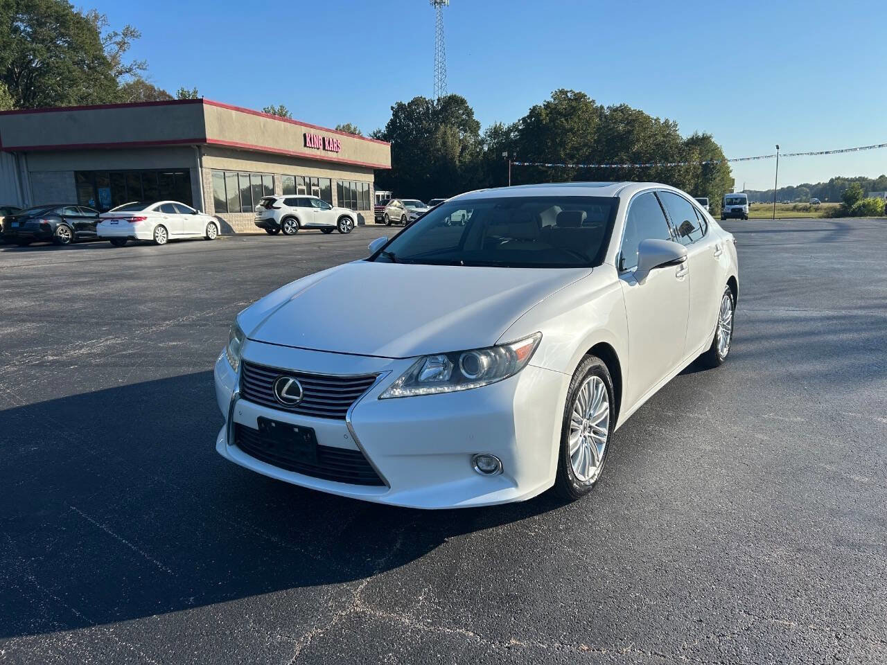 Used 2014 Lexus ES 350 w/ Luxury Package FWD image 2