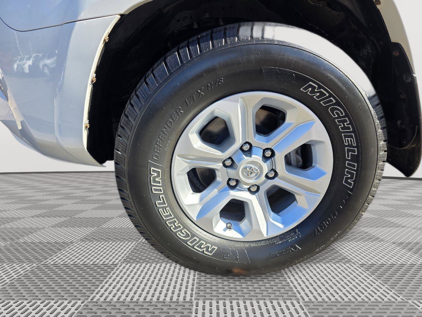 Used 2016 Toyota 4Runner SR5 image 23