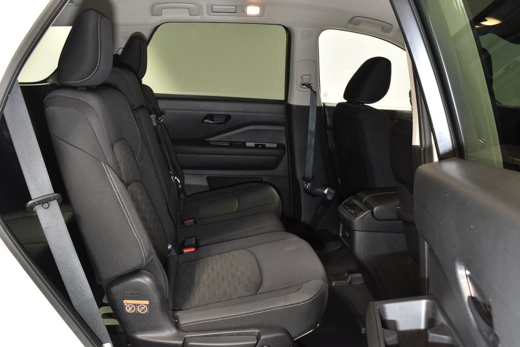 Used 2023 Nissan Pathfinder SV image 29