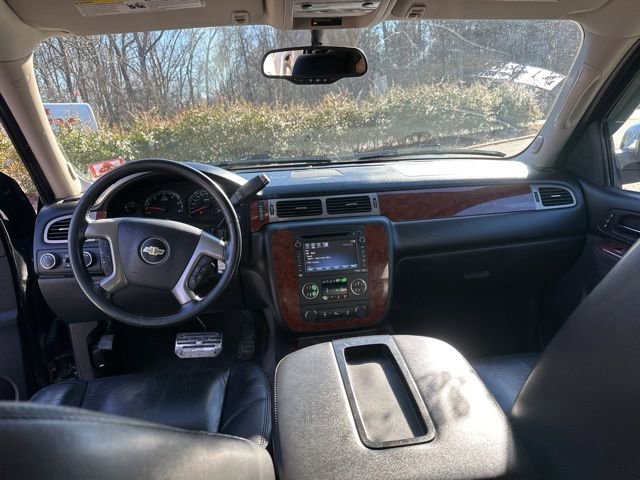 Used 2014 Chevrolet Suburban LTZ image 10