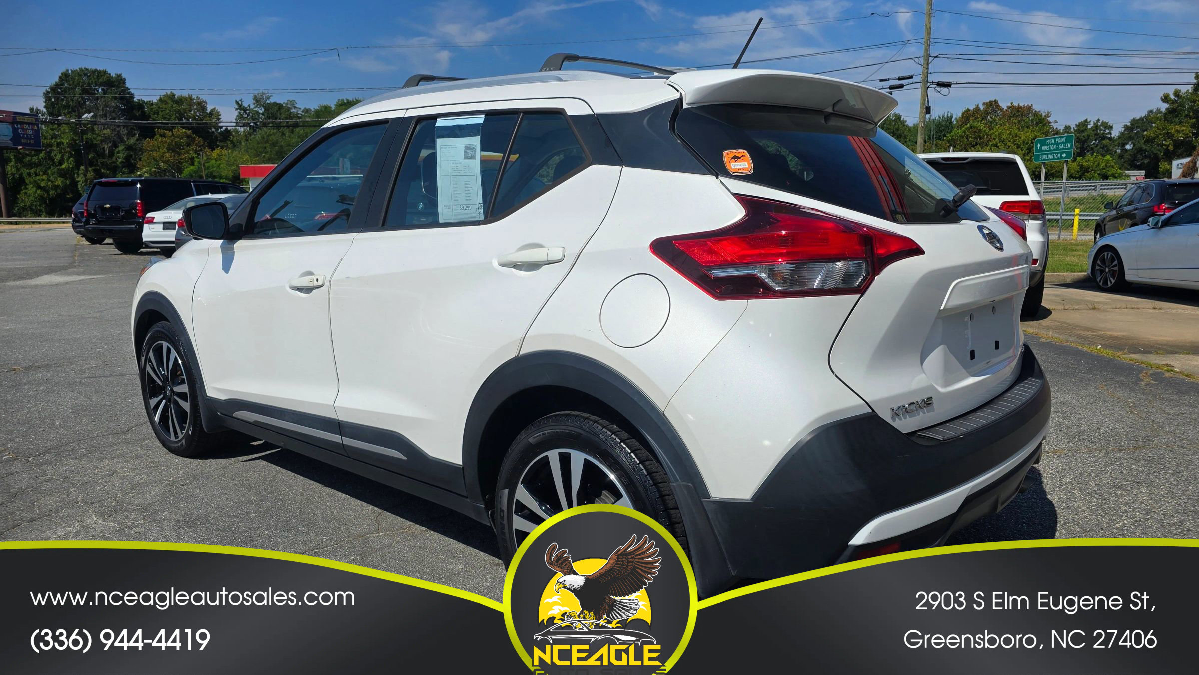 Used 2019 Nissan Kicks SR w/ SR Premium Package image 3