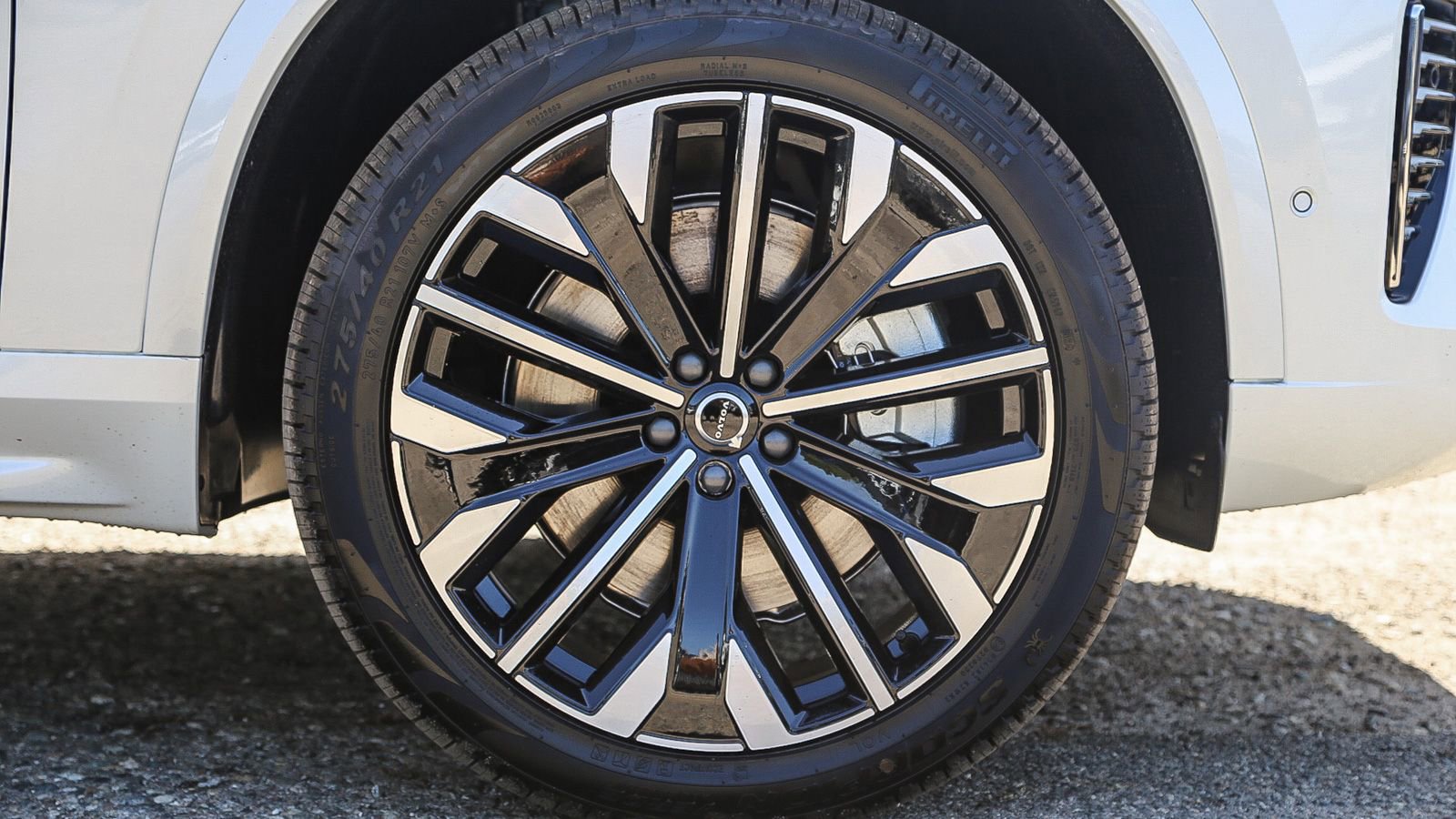 Used 2025 Volvo XC90 T8 Plus w/ Protection Package Premier AWD/4WD image 10